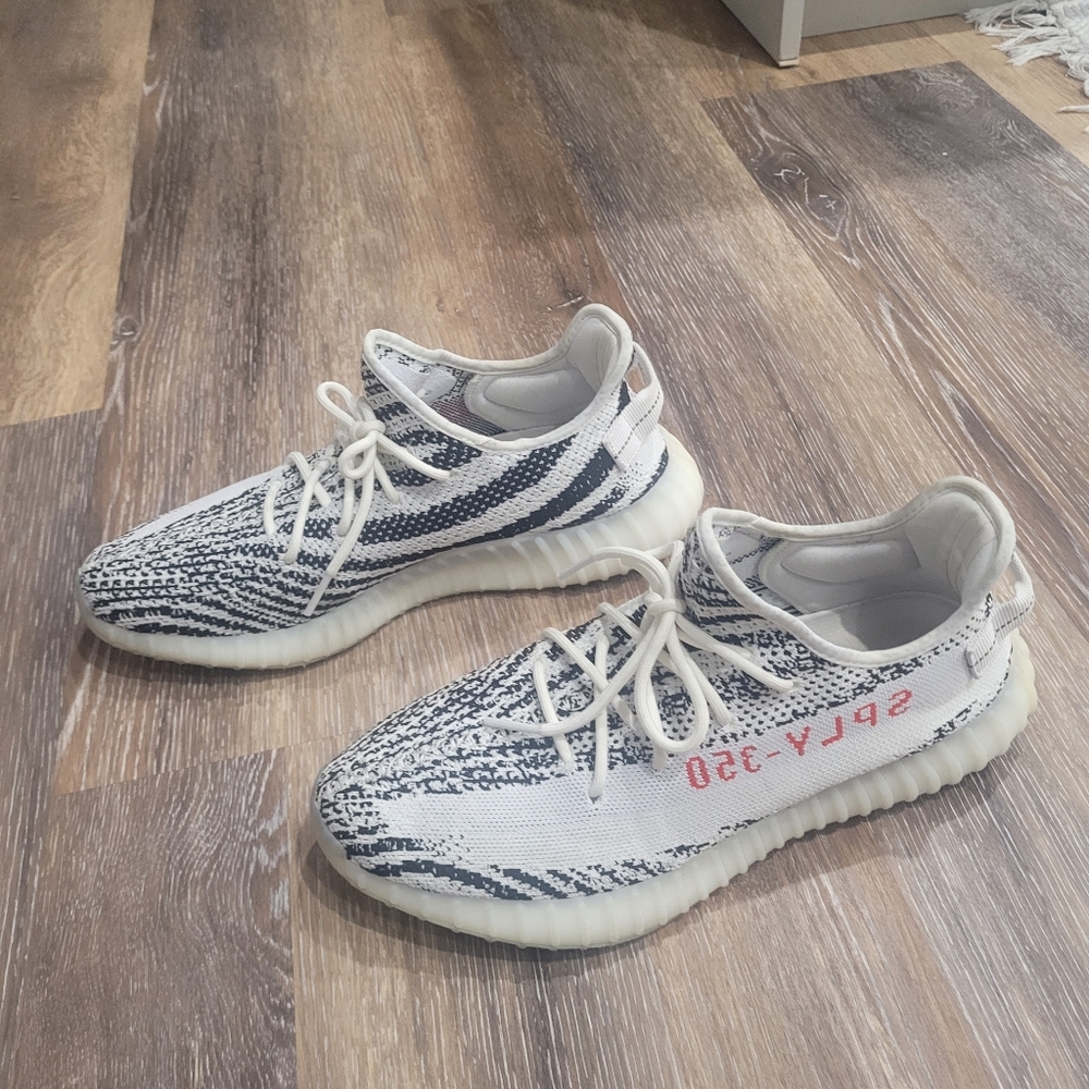adidas Yeezy Boost 350 V2 zebra. Size 12